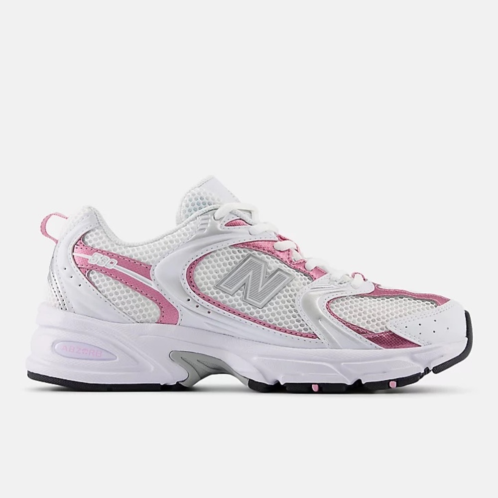 NEW BALANCE 530 in ‘White With Pink Sugar and Silver Metallic’ in Size 7.5